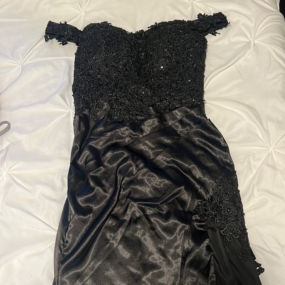 Size 10 prom dress lace flowers and small beads, leg slit, off the shoulder